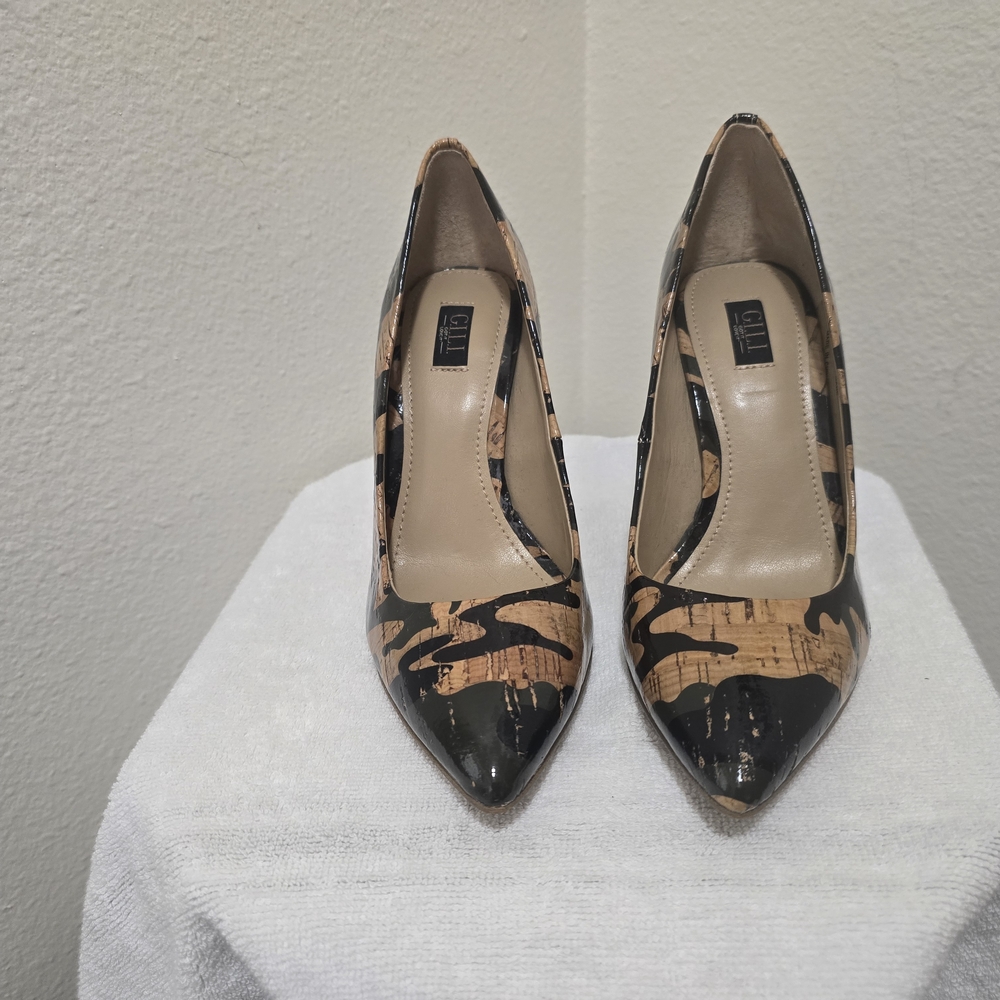G.I.L.I.  Black and Tan Women's Heels